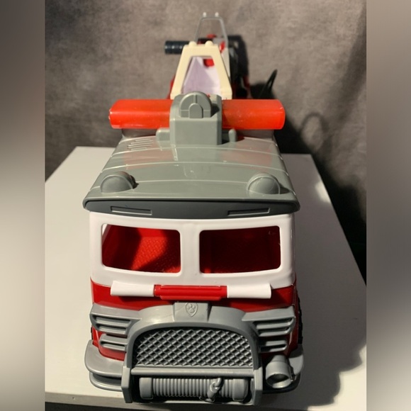 Paw Patrol Ultimate Rescue Fire Truck  Extendable 2ft Ladder Lights Siren - Picture 2 of 11